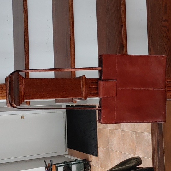 Wilson's Leather Bag - Picture 2 of 7